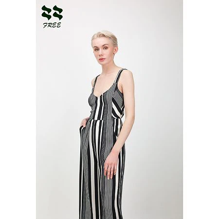 Has two pockets(002)